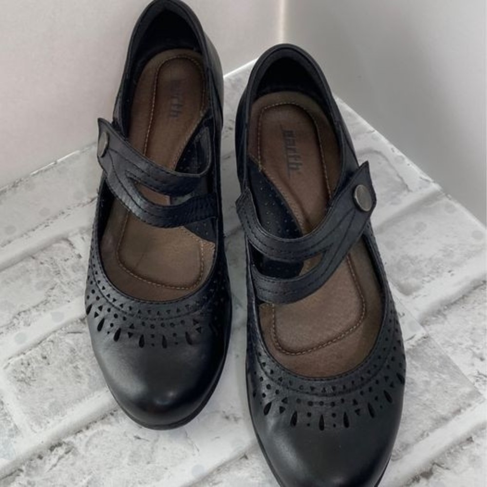 Earth Women's Dione Black Mary Jane 7.5B